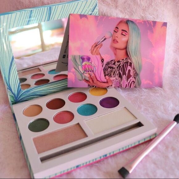 LAURA MAKEUP LABS •
Moods Eyeshadow & Highlighter Palette NWT - Picture 3 of 7